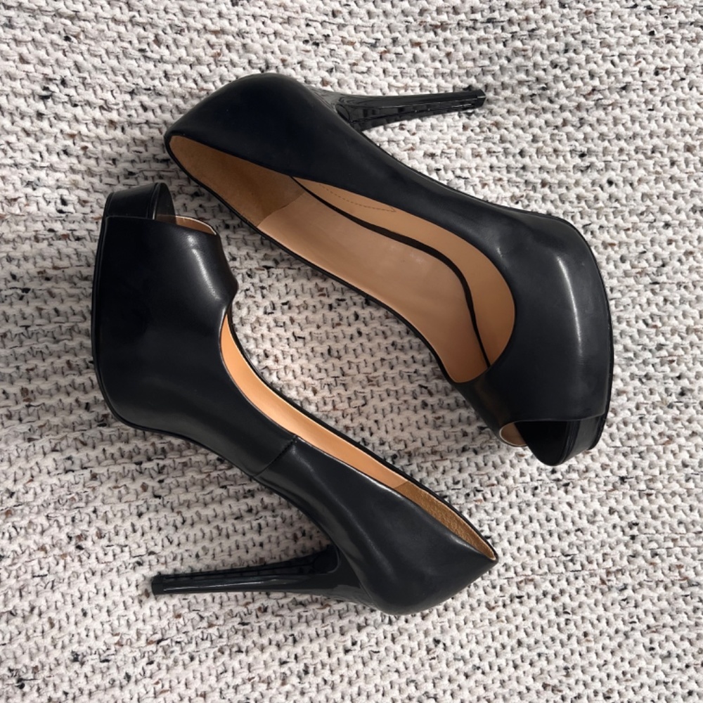 Platform PeepToe Guess Heels - Picture 2 of 4